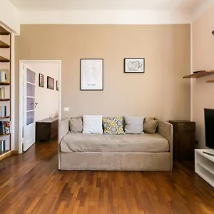 https://milano-apartments-navigli-vigevano.italymilanhotels.net